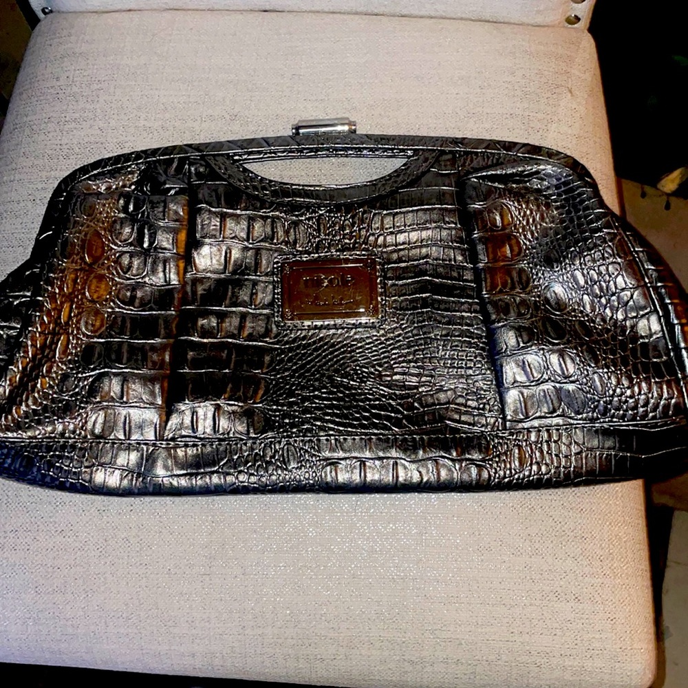 Nicole miller metallic  silver handbag. EUC.